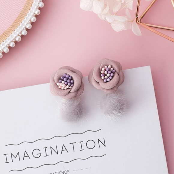 Jewelry - NEW pink flower earrings